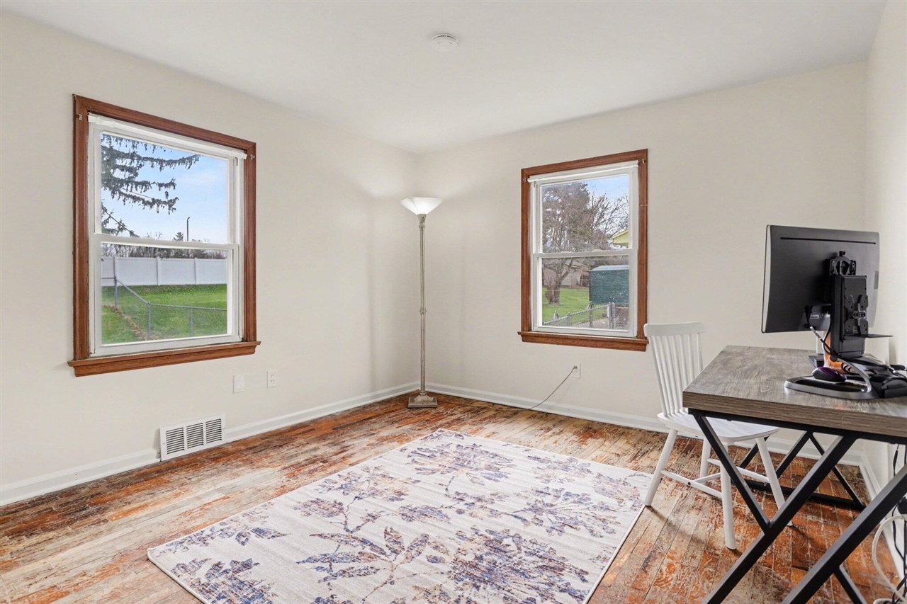 2305 Maple Drive, Jackson, MI, 49203-3650