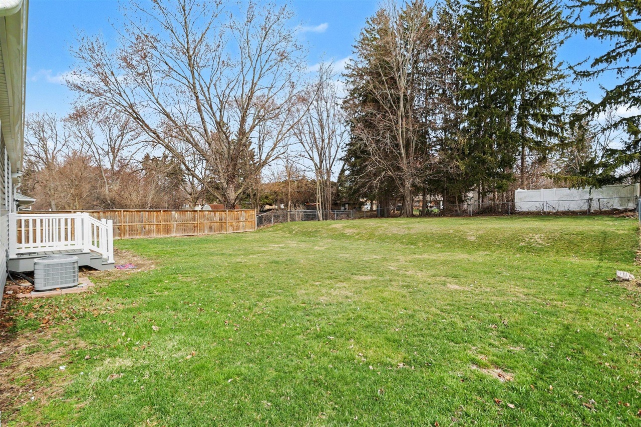 2305 Maple Drive, Jackson, MI, 49203-3650