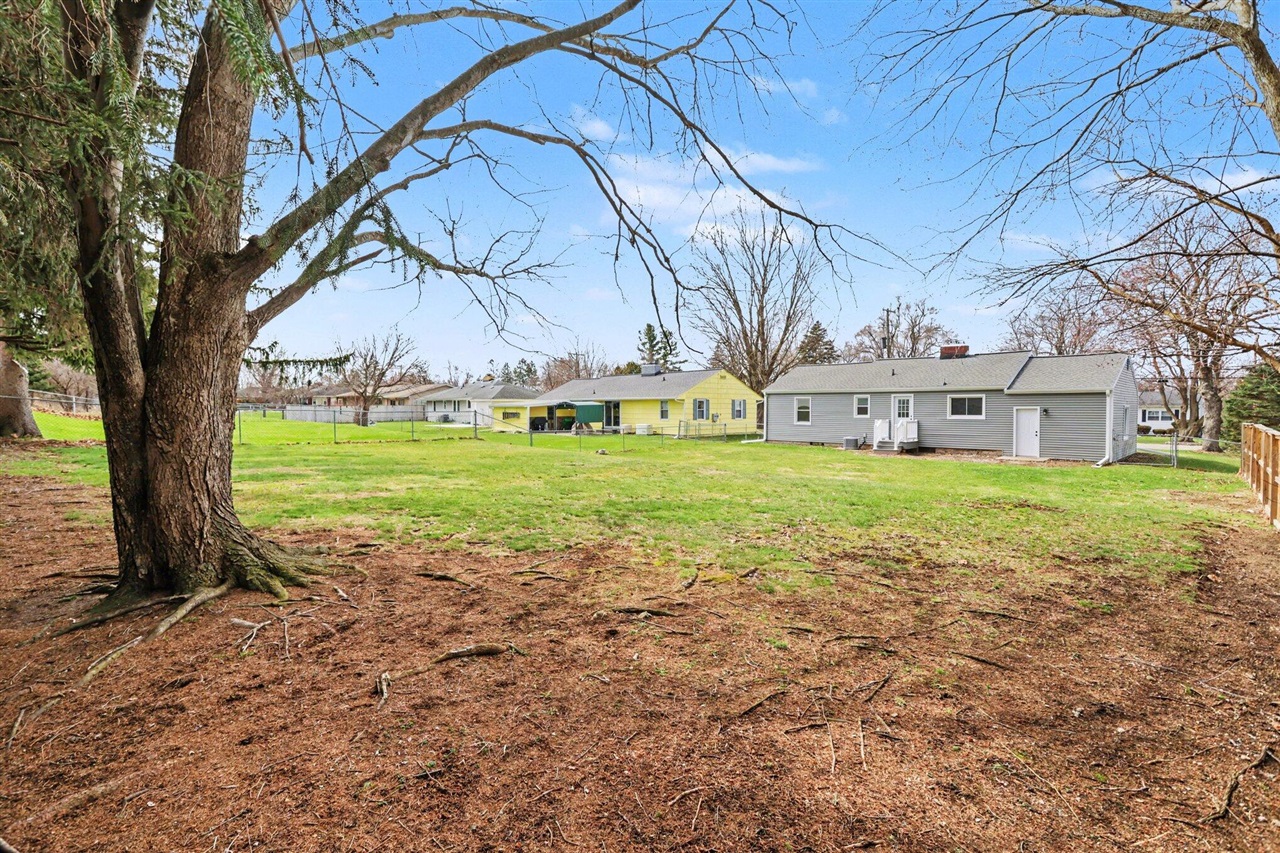 2305 Maple Drive, Jackson, MI, 49203-3650