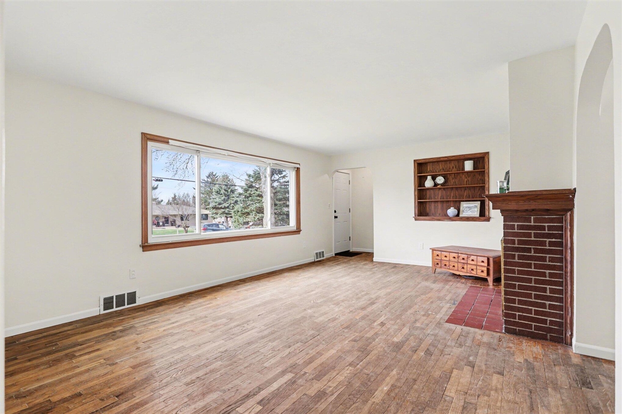2305 Maple Drive, Jackson, MI, 49203-3650