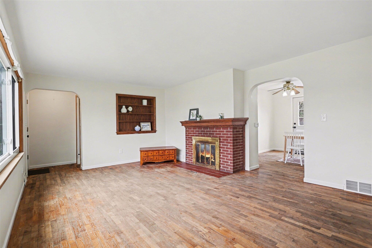 2305 Maple Drive, Jackson, MI, 49203-3650