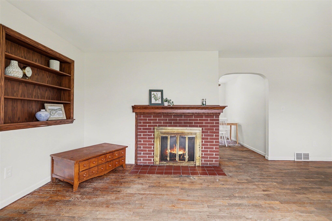 2305 Maple Drive, Jackson, MI, 49203-3650