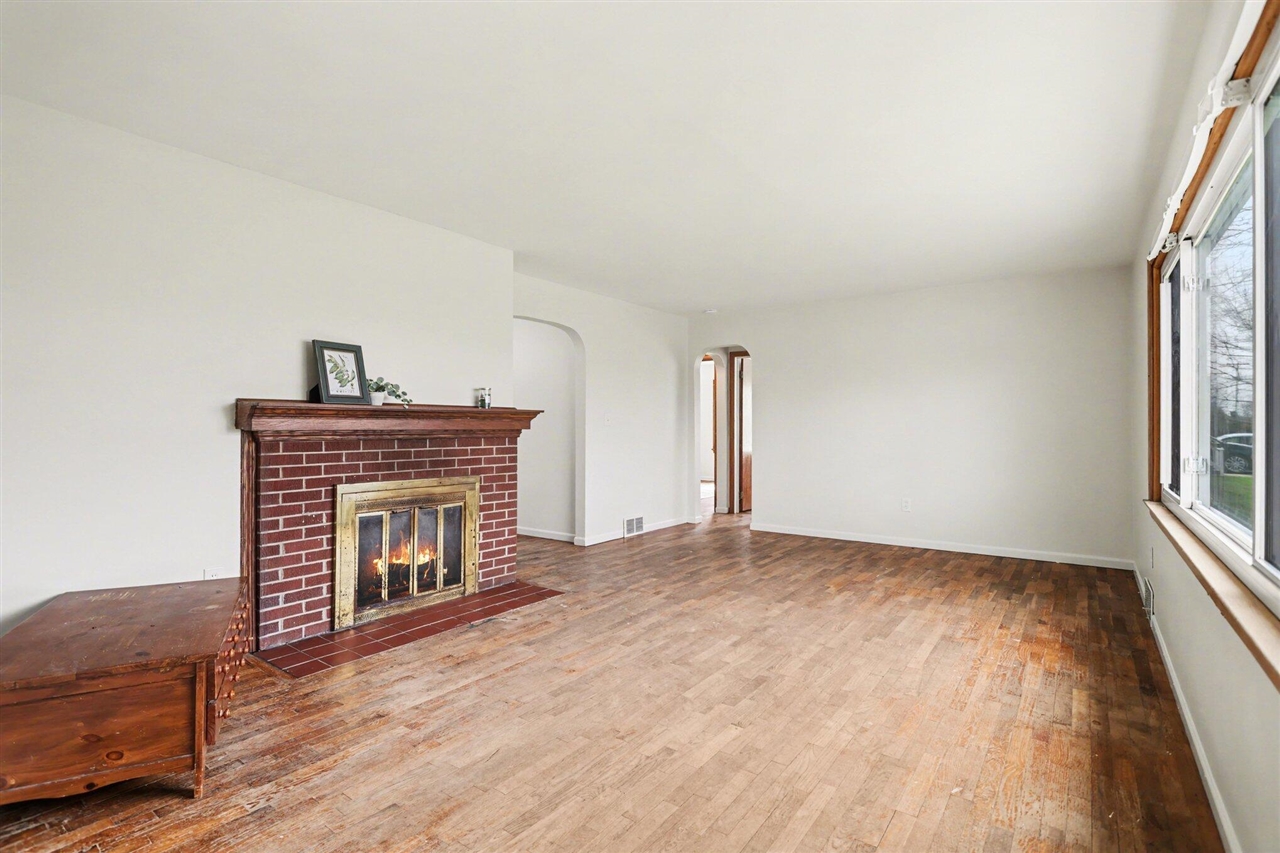 2305 Maple Drive, Jackson, MI, 49203-3650