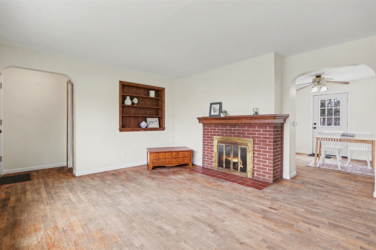 2305 Maple Drive, Jackson, MI, 49203-3650
