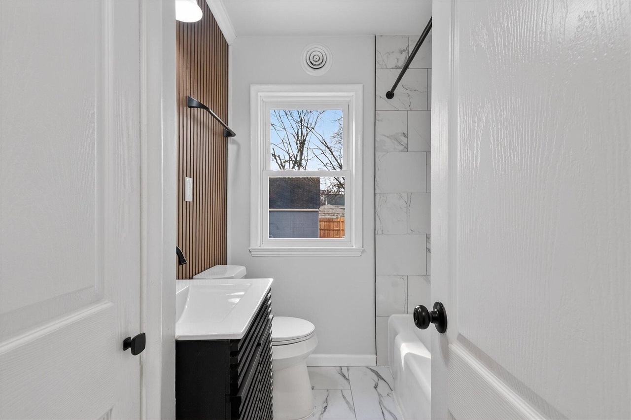 8449 Penrod Street, Detroit, MI, 48228-3132