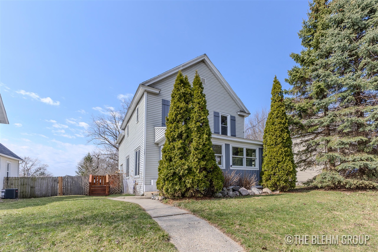 2nd image of 727 Emerald Ave, Grand Rapids, MI 49503 | MLS# 70522896