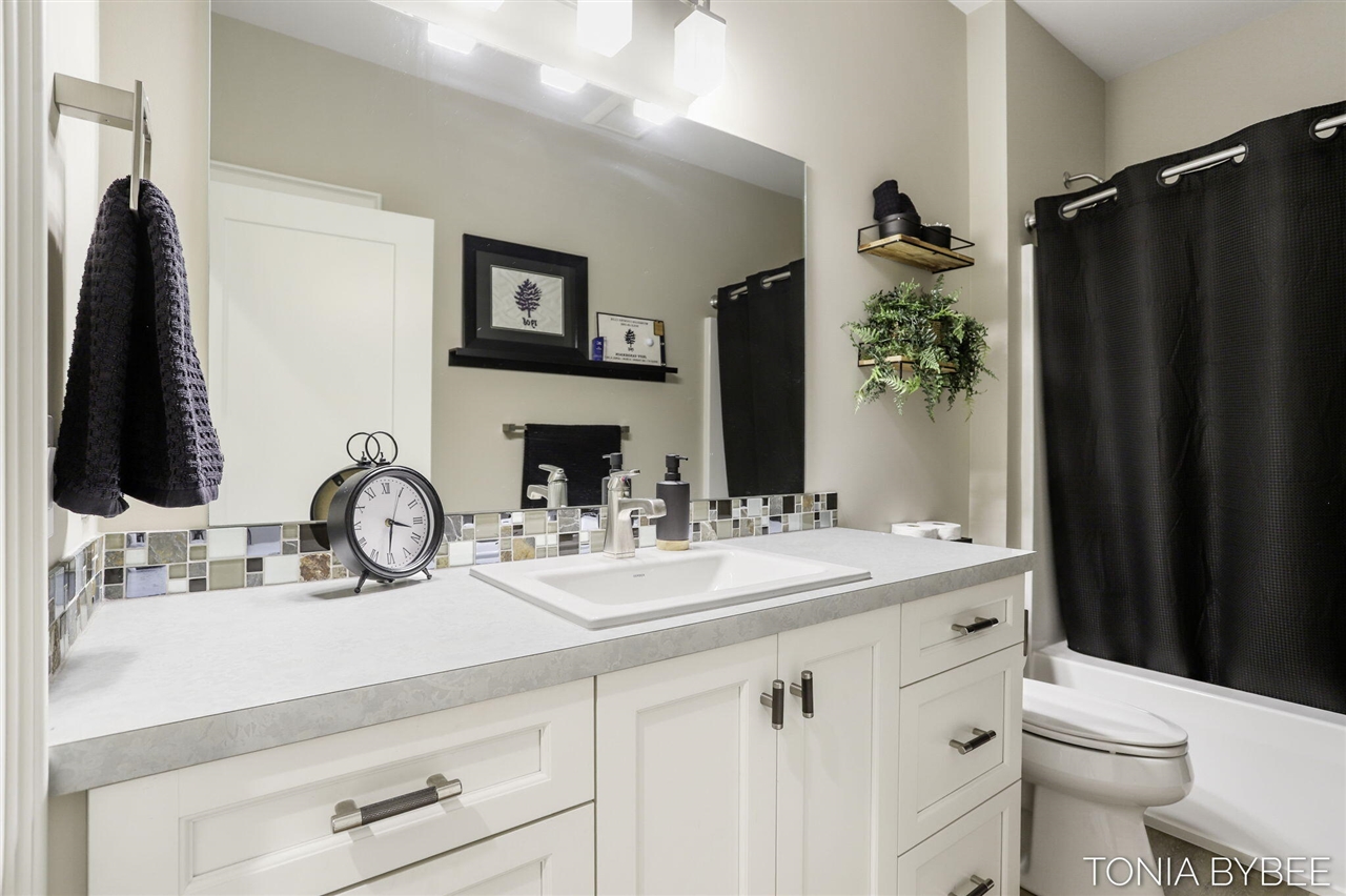 5565 Albright Avenue, Grandville, MI, 49418-9780