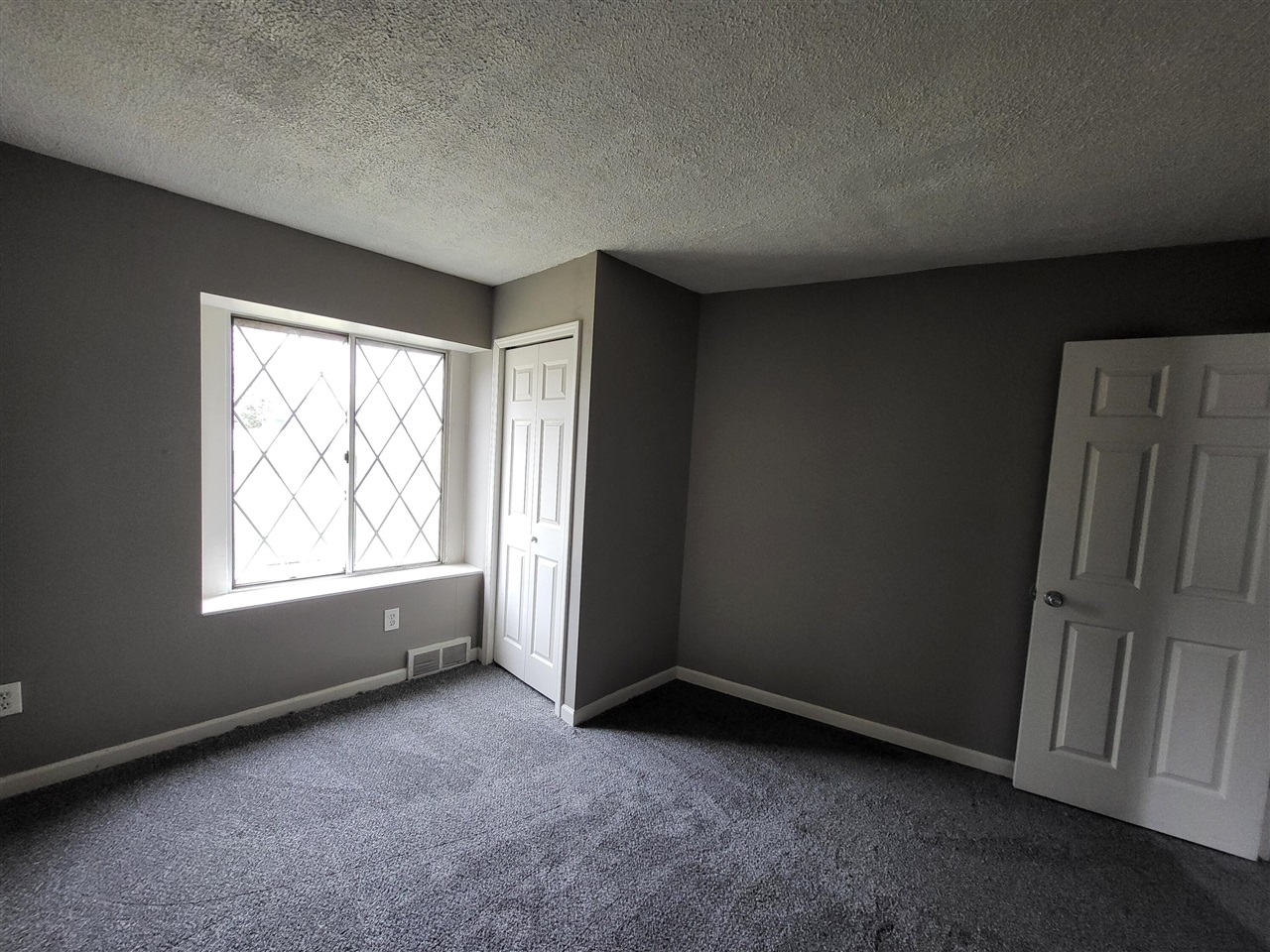 20304 E Eight Mile Road, Harper Woods, MI, 48225-1100