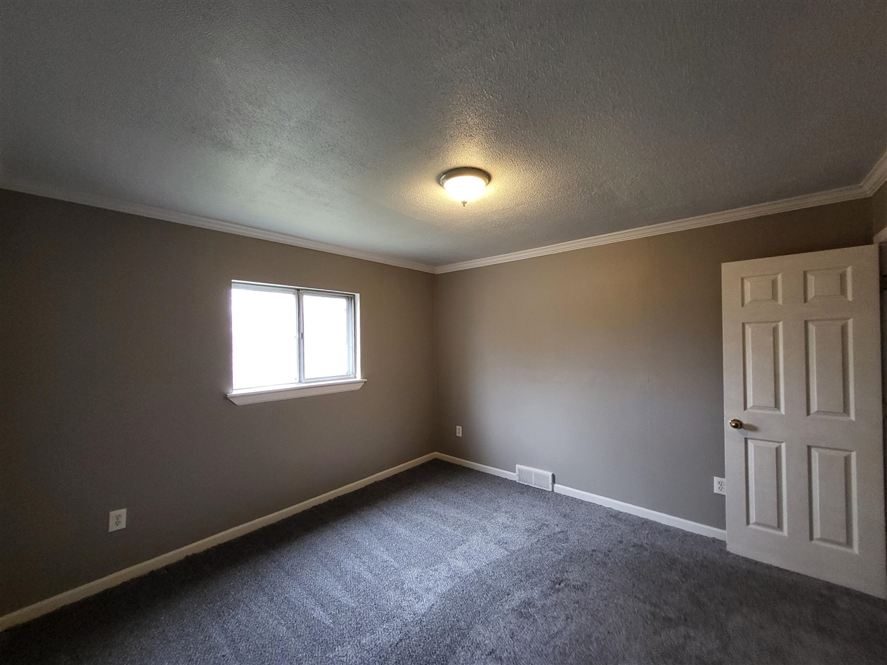 20304 E Eight Mile Road, Harper Woods, MI, 48225-1100