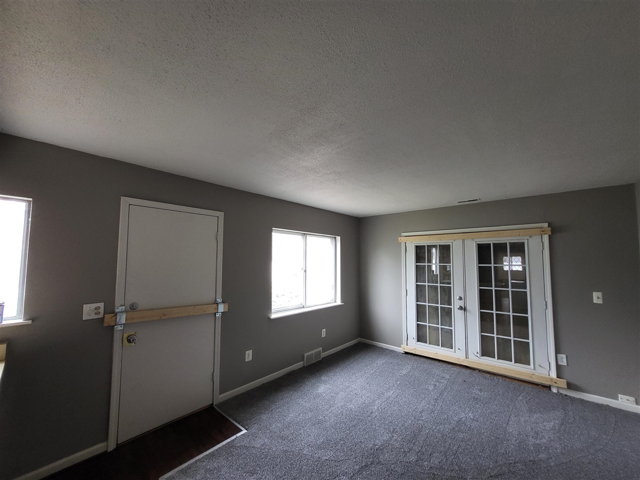 20304 E Eight Mile Road, Harper Woods, MI, 48225-1100