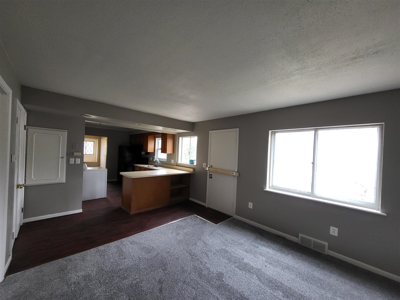 20304 E Eight Mile Road, Harper Woods, MI, 48225-1100