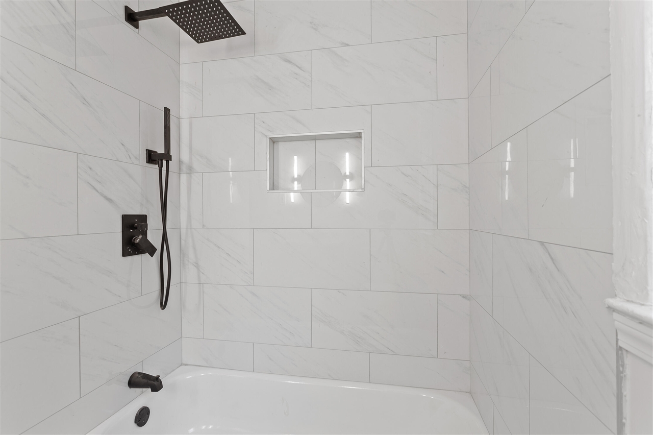 18031 Mendota Street, Detroit, MI, 48221-2331