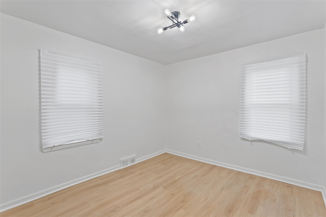 18031 Mendota Street, Detroit, MI, 48221-2331