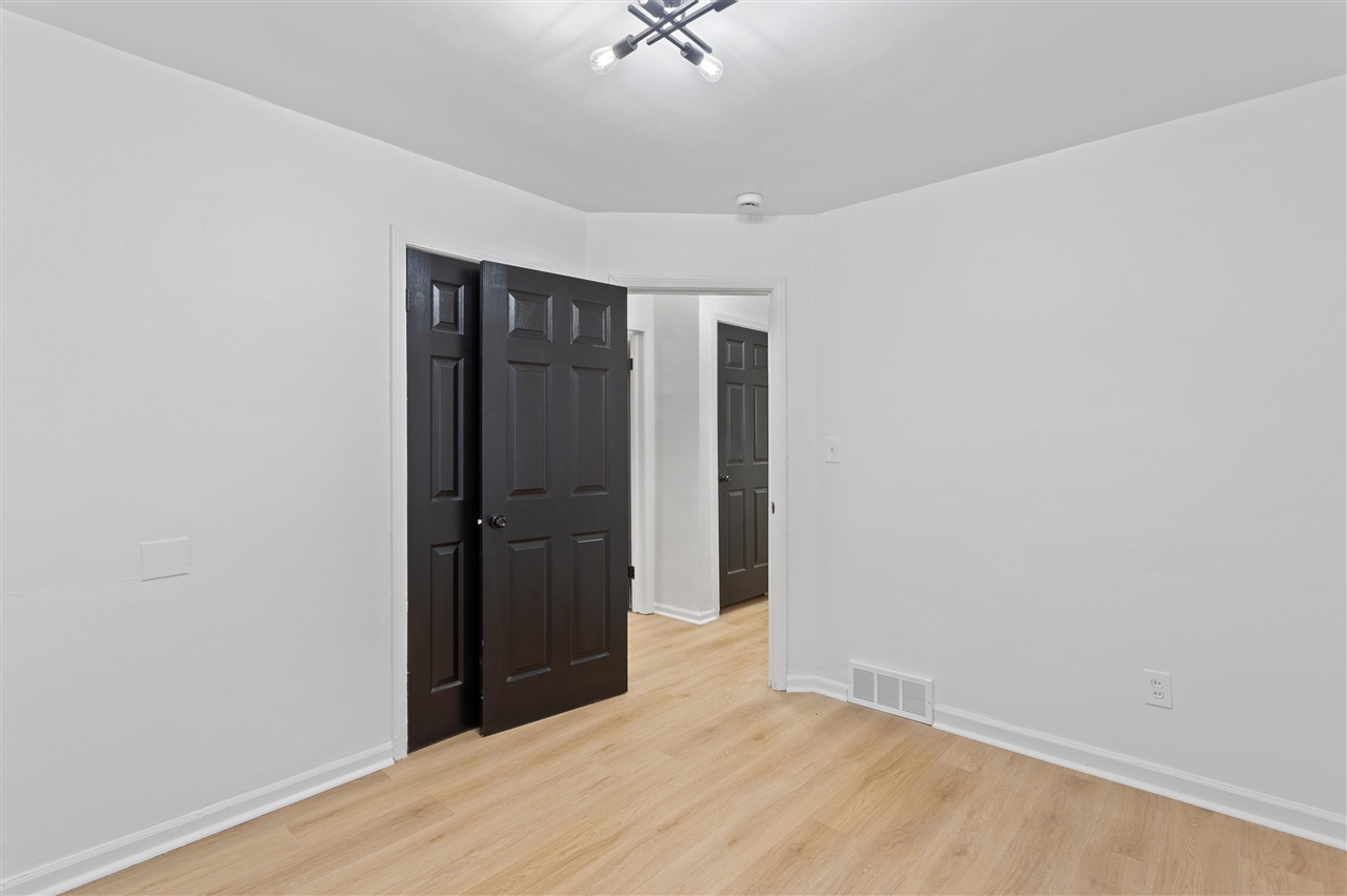 18031 Mendota Street, Detroit, MI, 48221-2331