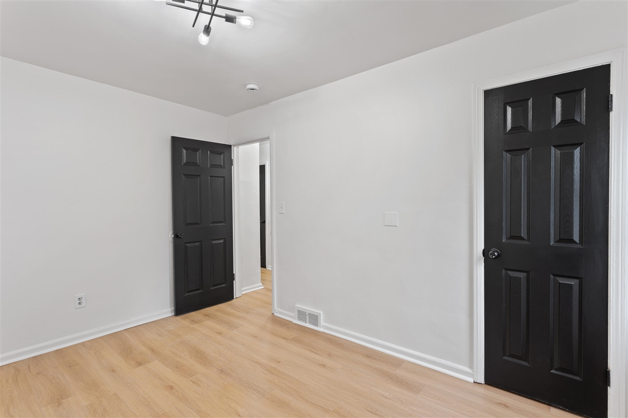 18031 Mendota Street, Detroit, MI, 48221-2331