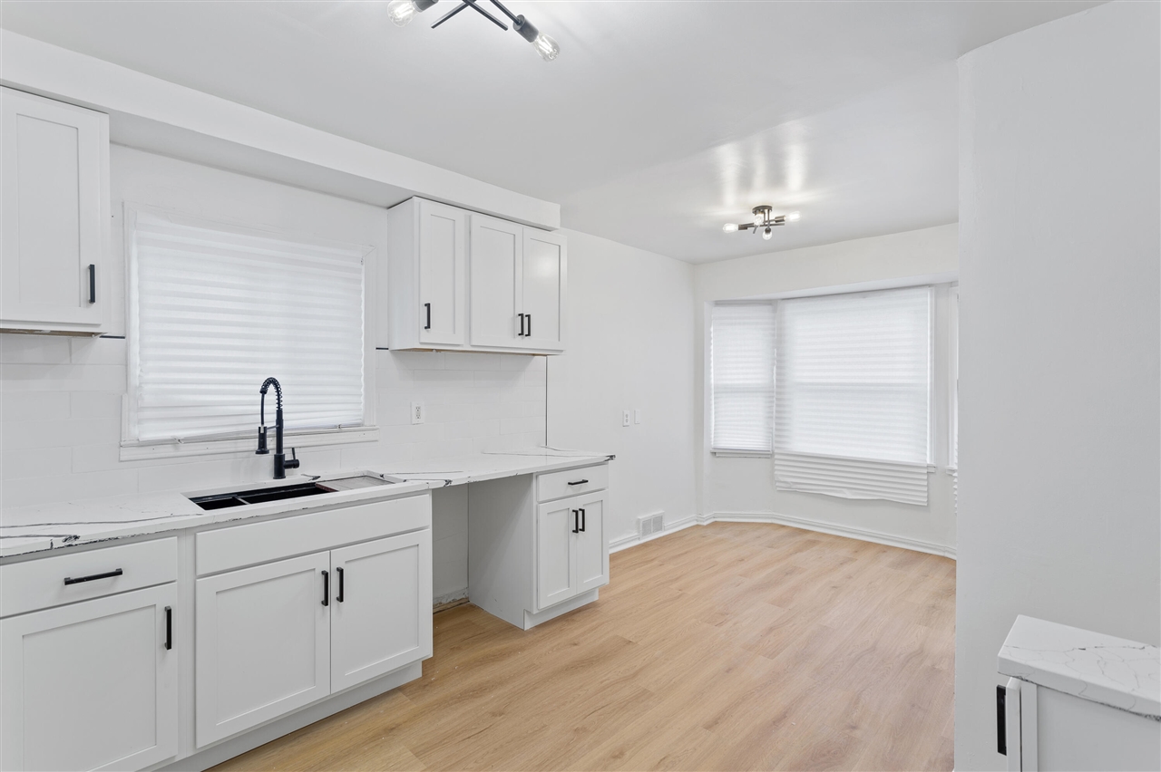 18031 Mendota Street, Detroit, MI, 48221-2331