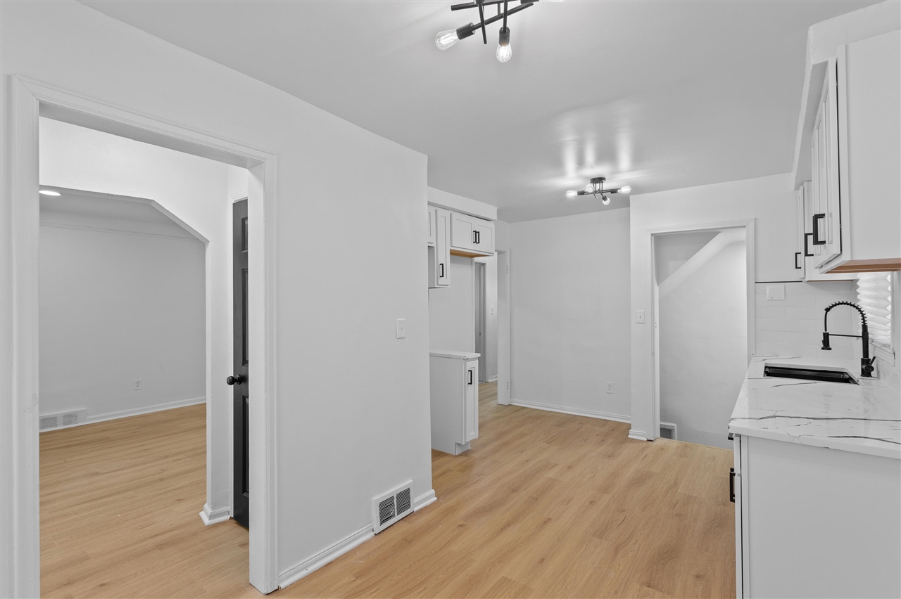 18031 Mendota Street, Detroit, MI, 48221-2331