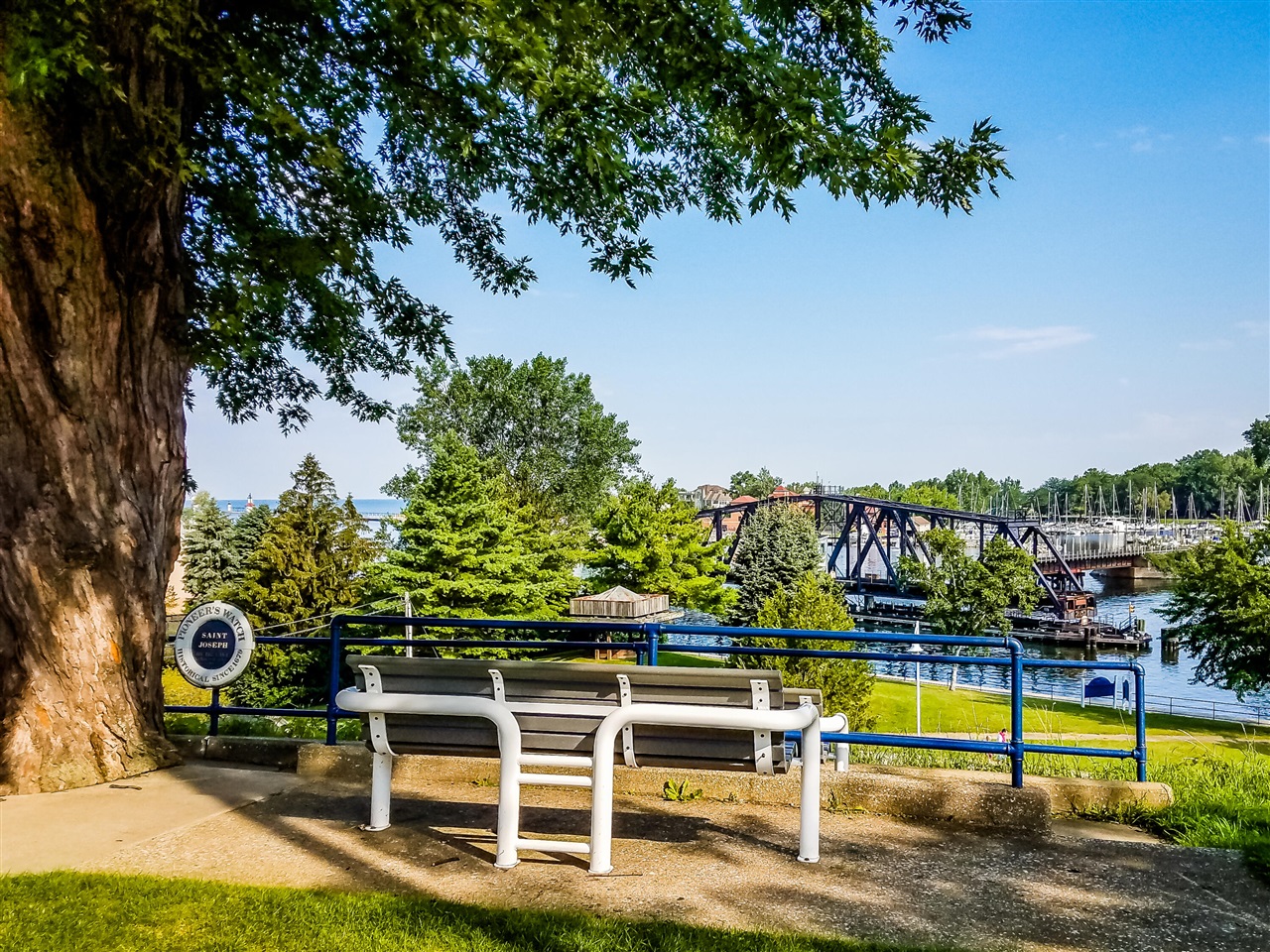 549 Dunewood, Saint Joseph, MI, 49085-3901