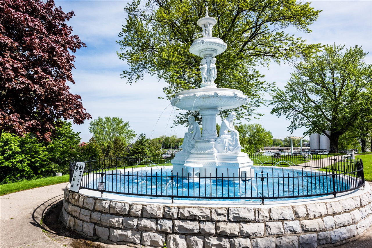 549 Dunewood, Saint Joseph, MI, 49085-3901