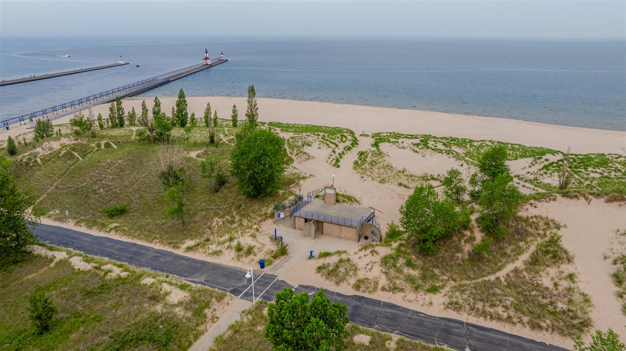 549 Dunewood, Saint Joseph, MI, 49085-3901