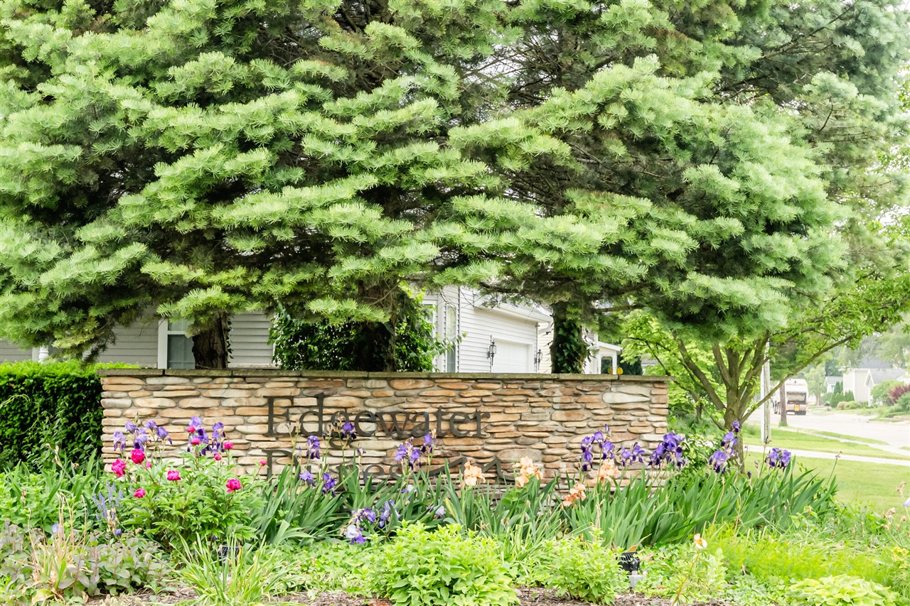 549 Dunewood, Saint Joseph, MI, 49085-3901