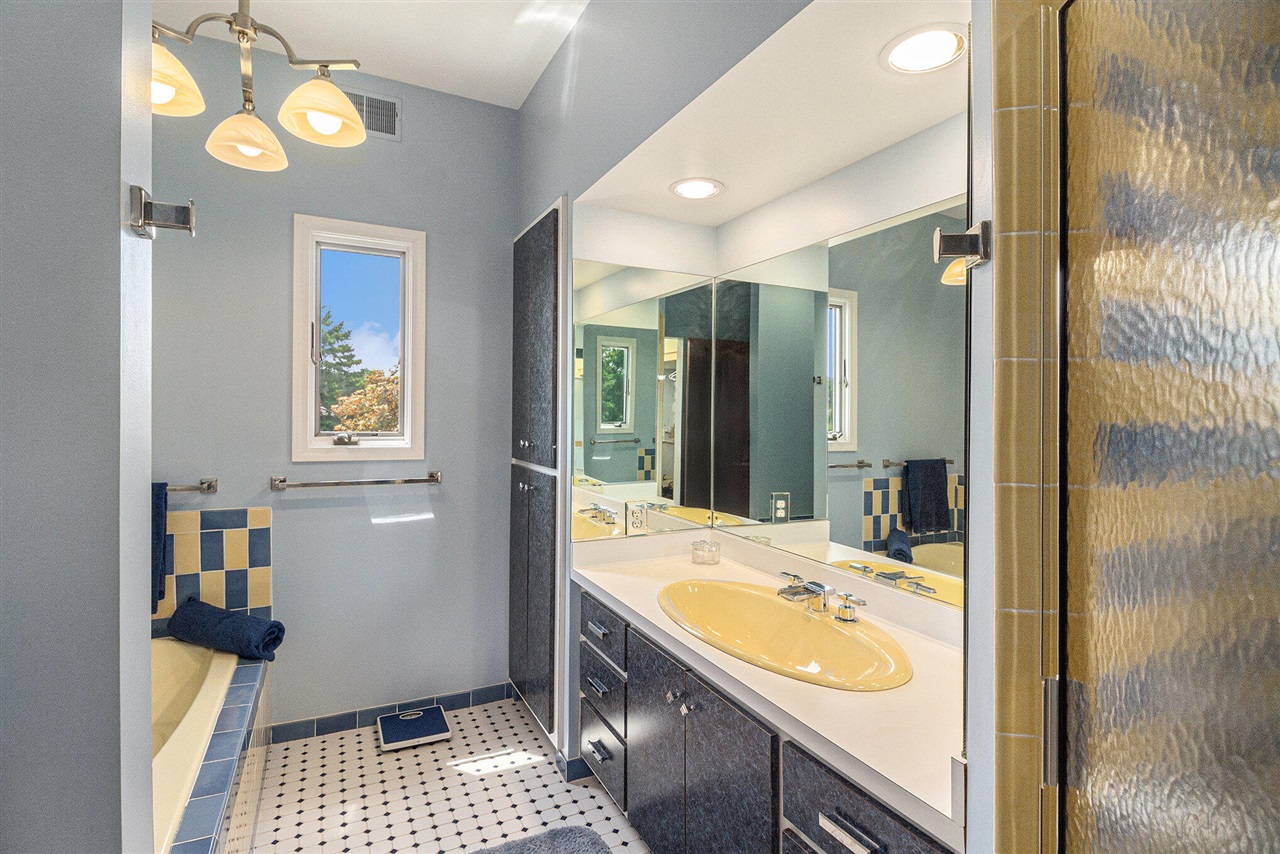 9991 Kaiser Road, Saline, MI, 48176