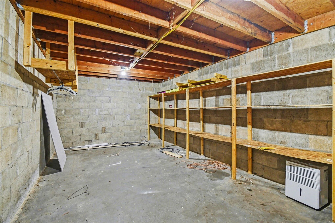 3245 138th Avenue, Hamilton, MI, 49419-9555