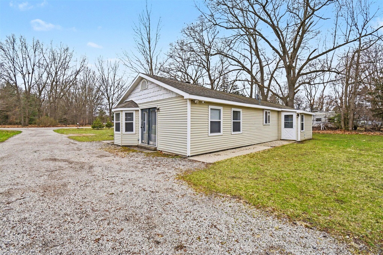 3245 138th Avenue, Hamilton, MI, 49419-9555