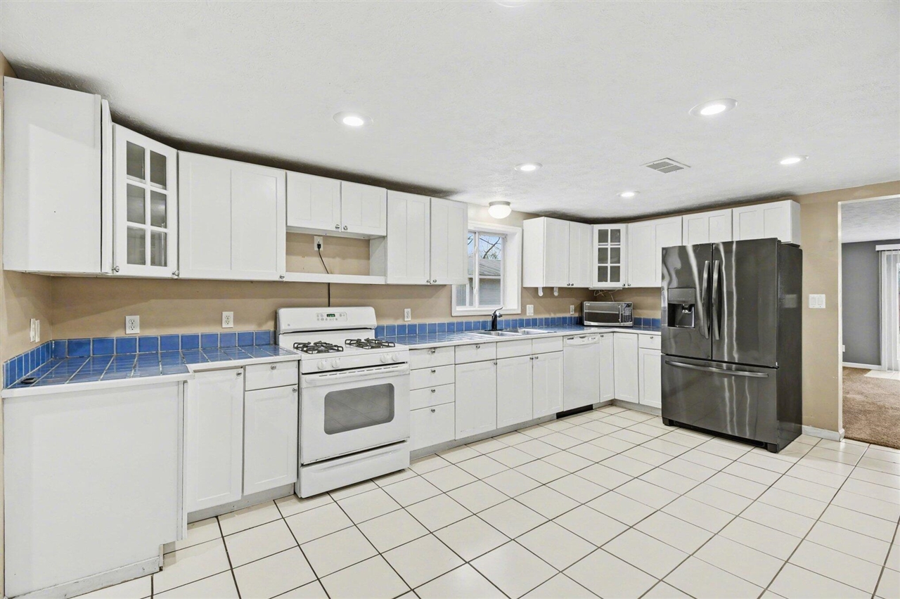 3245 138th Avenue, Hamilton, MI, 49419-9555