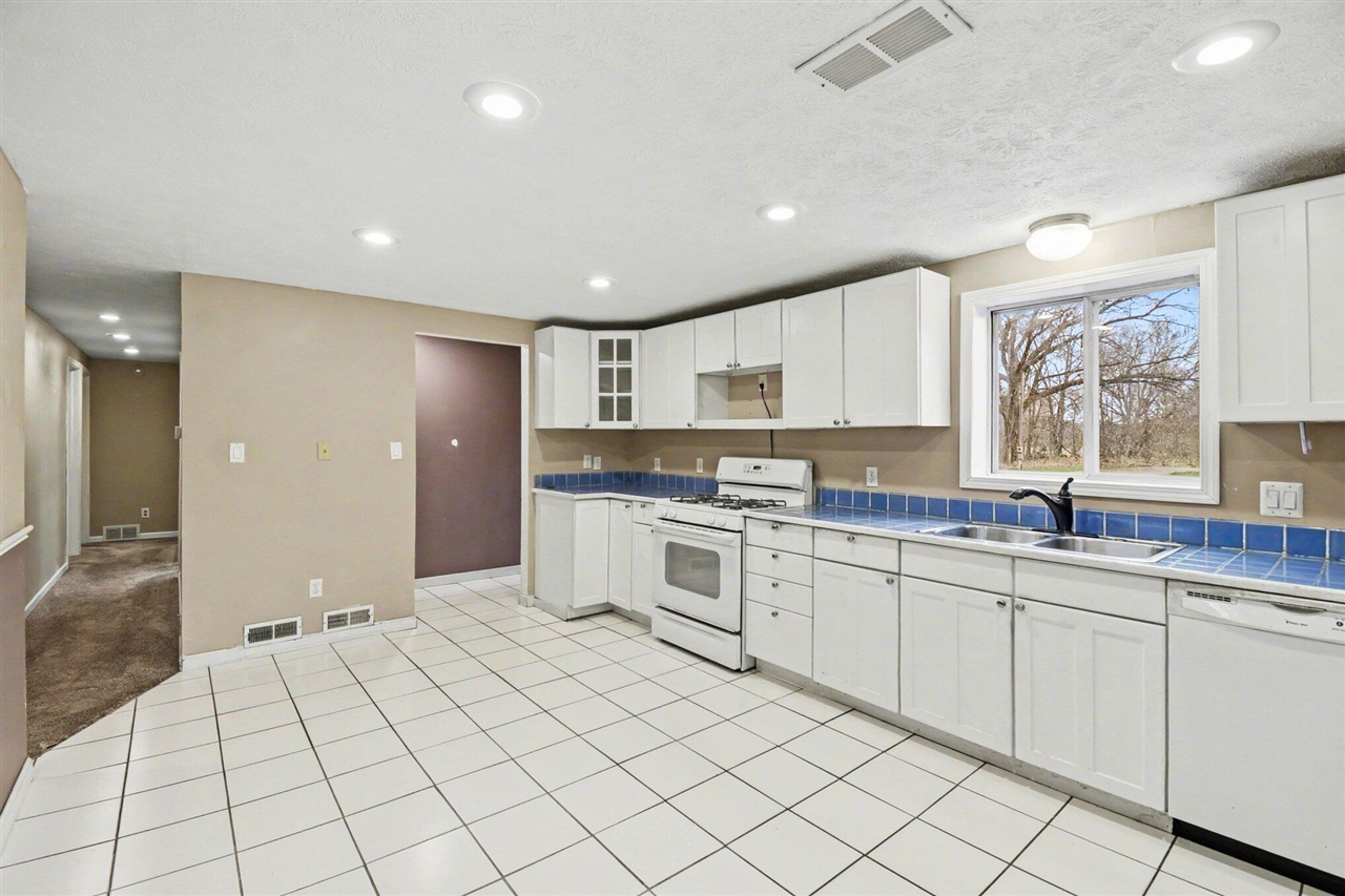 3245 138th Avenue, Hamilton, MI, 49419-9555