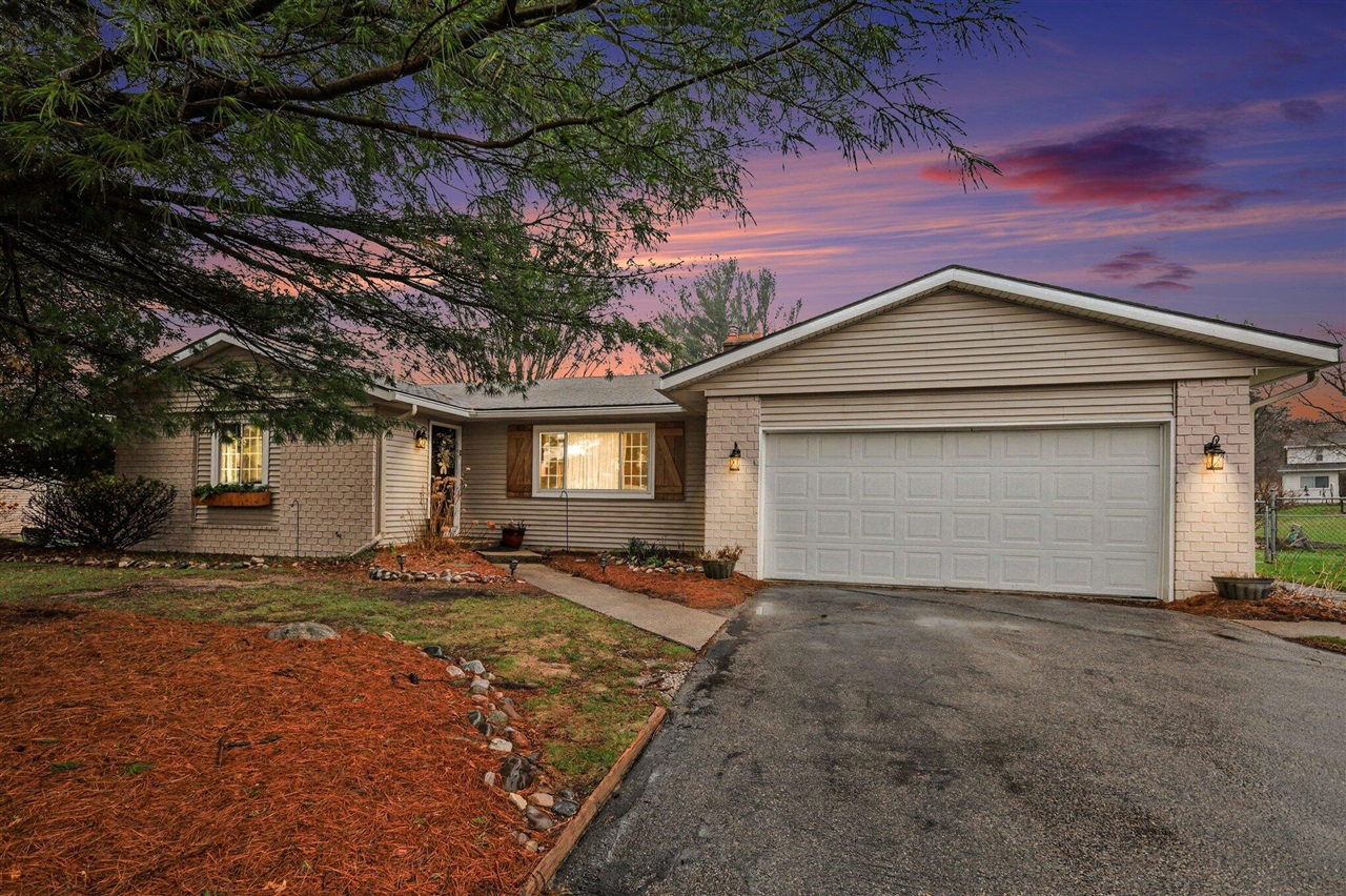 1665 Forest Hill Avenue, Grand Rapids, MI, 49546-6266