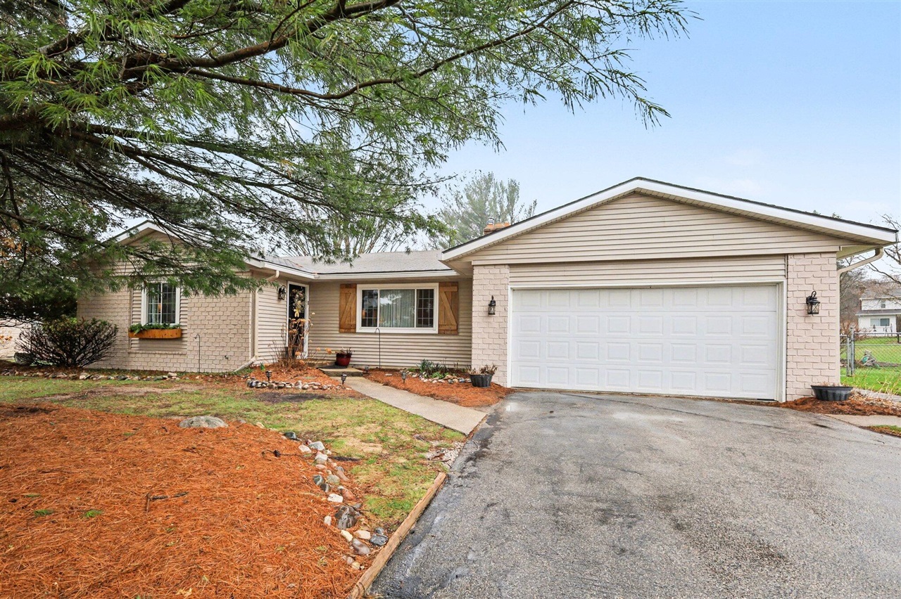 1665 Forest Hill Avenue, Grand Rapids, MI, 49546-6266