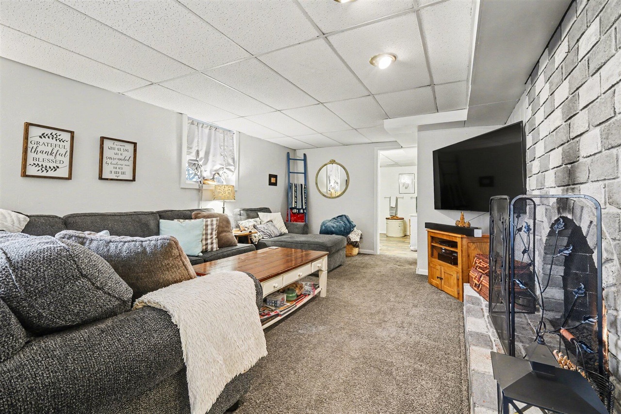 1665 Forest Hill Avenue, Grand Rapids, MI, 49546-6266