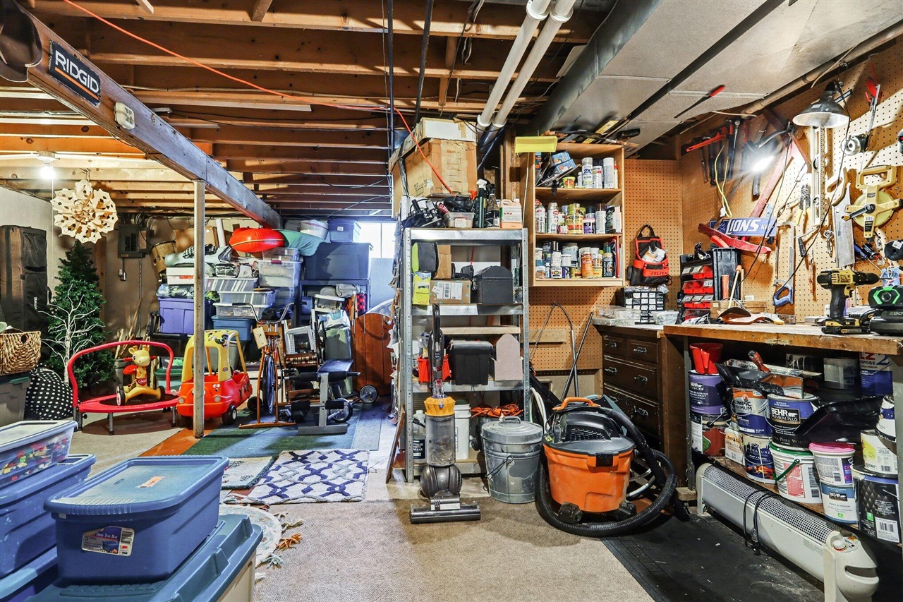 1665 Forest Hill Avenue, Grand Rapids, MI, 49546-6266