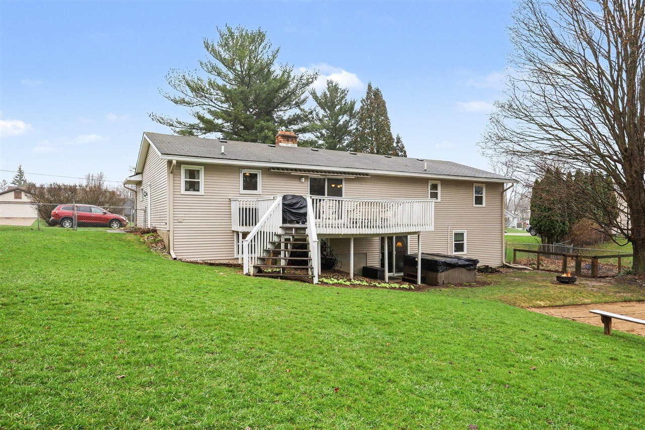 1665 Forest Hill Avenue, Grand Rapids, MI, 49546-6266