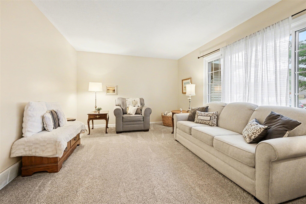 1665 Forest Hill Avenue, Grand Rapids, MI, 49546-6266