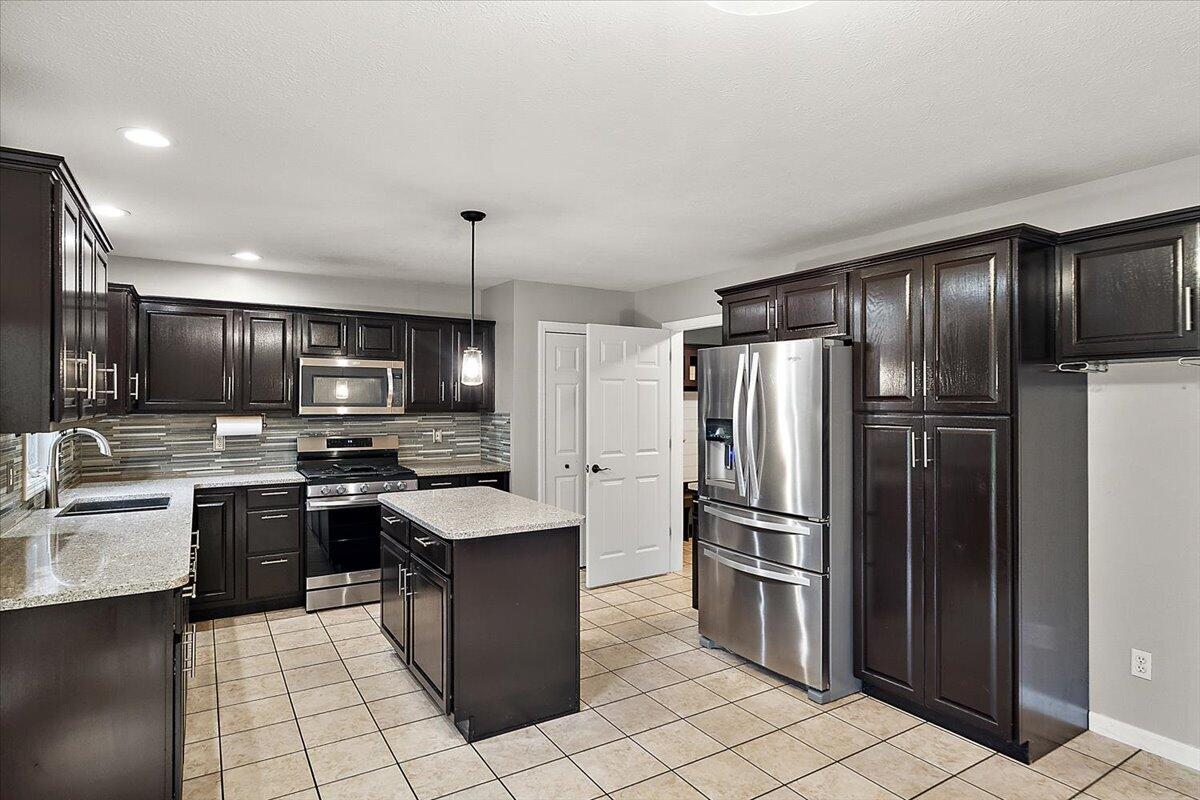 1701 J W Way, Saint Joseph, MI, 49085-9648