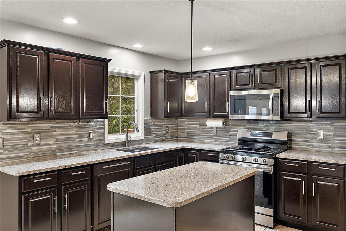 1701 J W Way, Saint Joseph, MI, 49085-9648