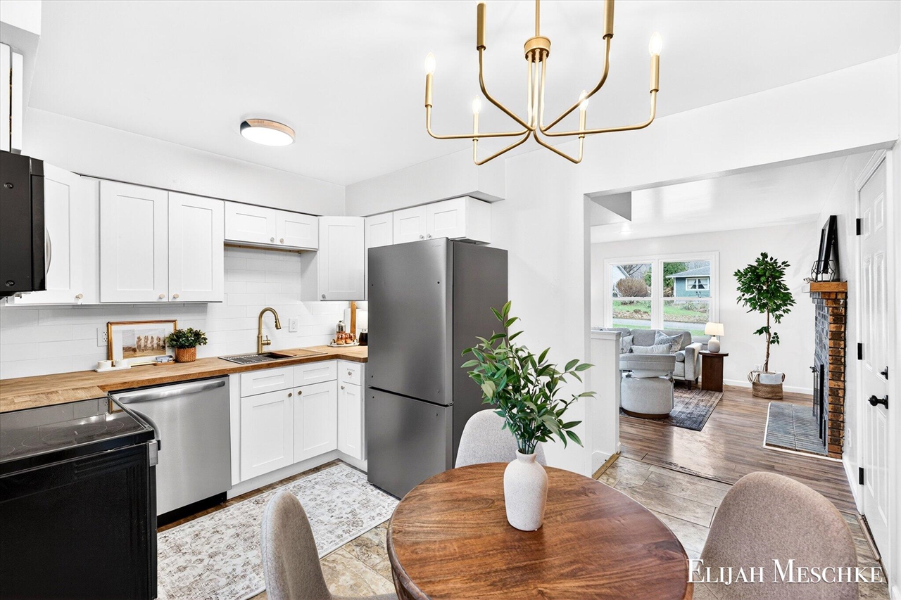 206 W Nelson Street, Hastings, MI, 49058