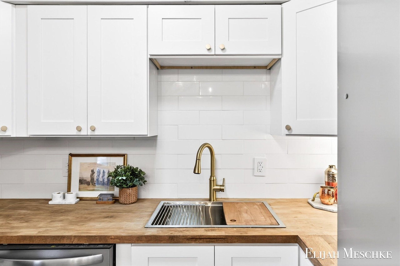 206 W Nelson Street, Hastings, MI, 49058