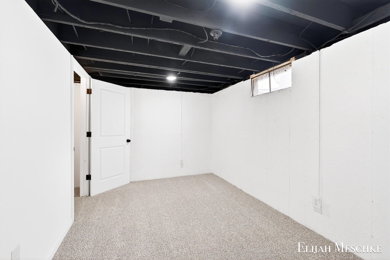 206 W Nelson Street, Hastings, MI, 49058