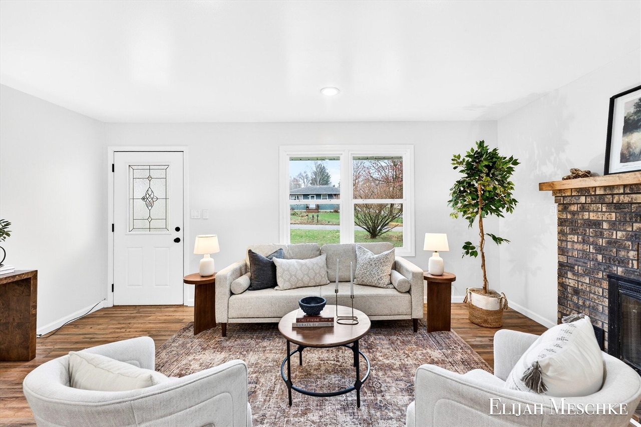 206 W Nelson Street, Hastings, MI, 49058