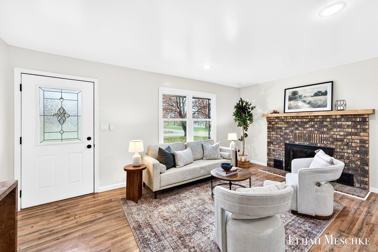 206 W Nelson Street, Hastings, MI, 49058