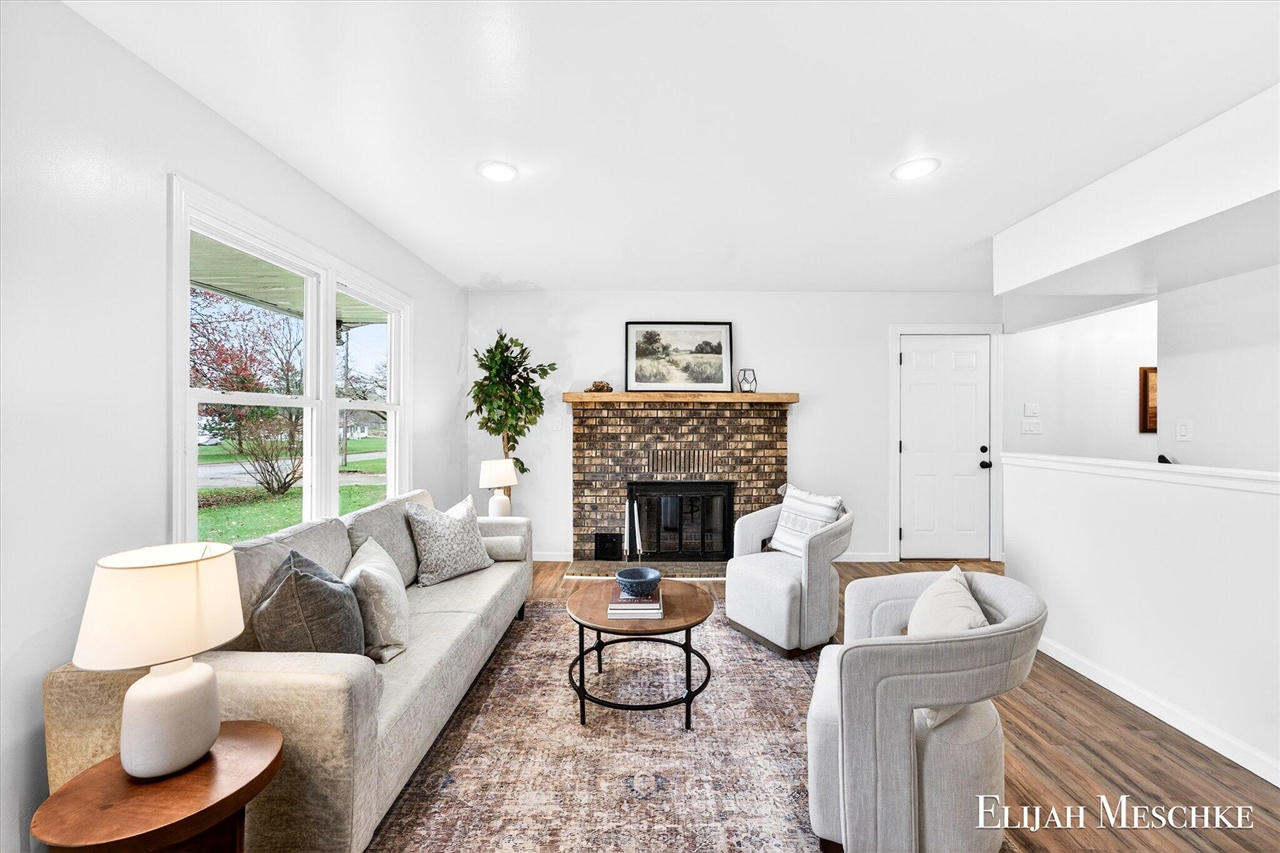 206 W Nelson Street, Hastings, MI, 49058