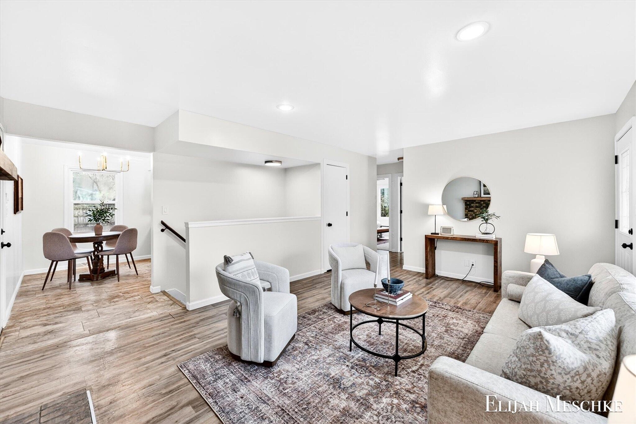 206 W Nelson Street, Hastings, MI, 49058