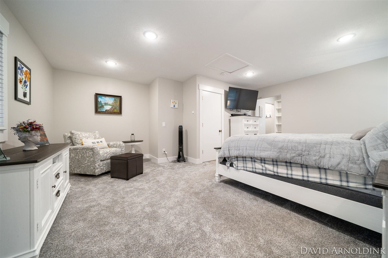 6264 140th Avenue, Holland, MI, 49423-9732