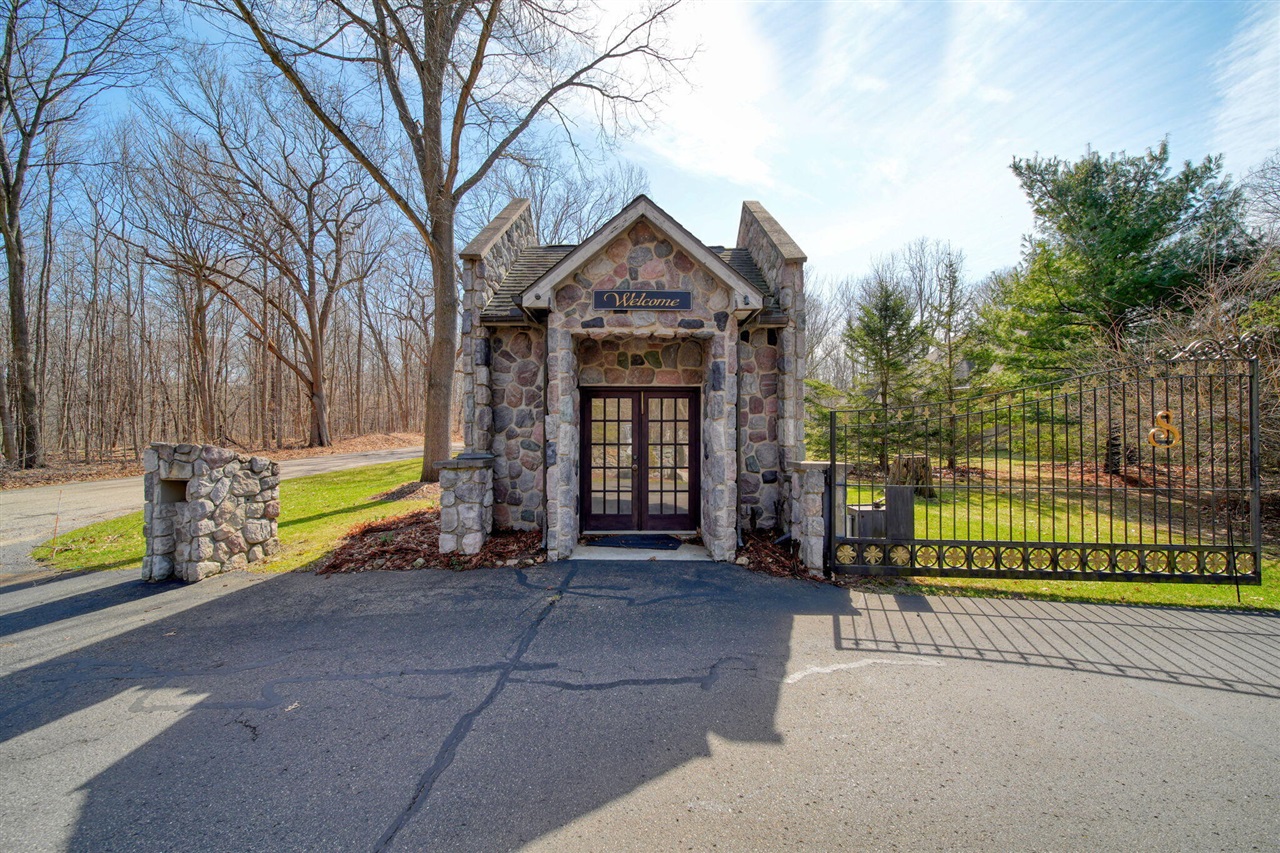 Sanctuary Drive, Jackson, MI, 49201-7657