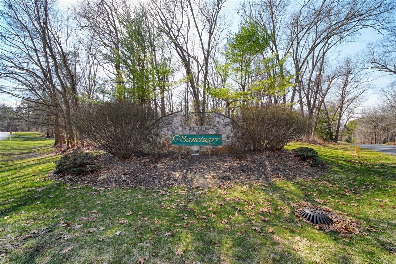 Sanctuary Drive, Jackson, MI, 49201-7657