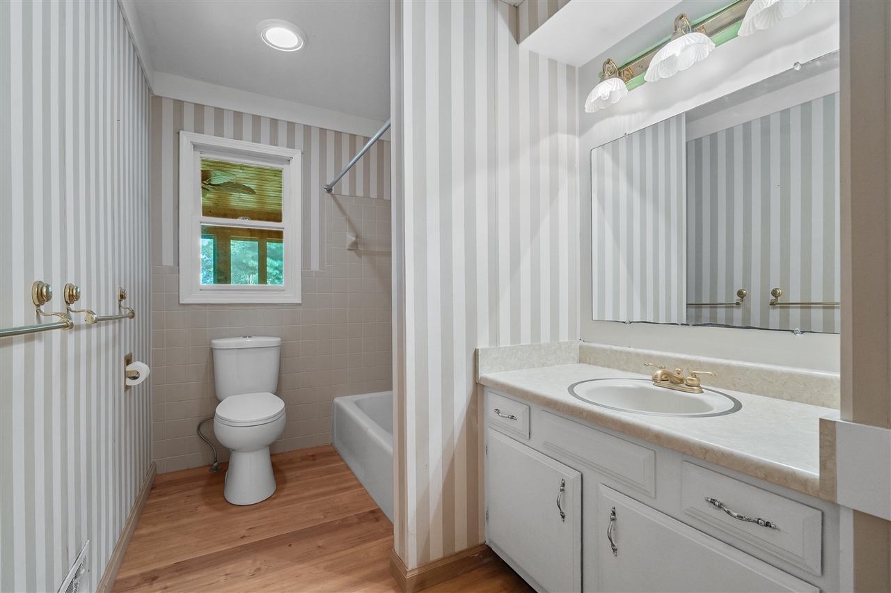 8218 N 37th Street, Richland, MI, 49083-9339