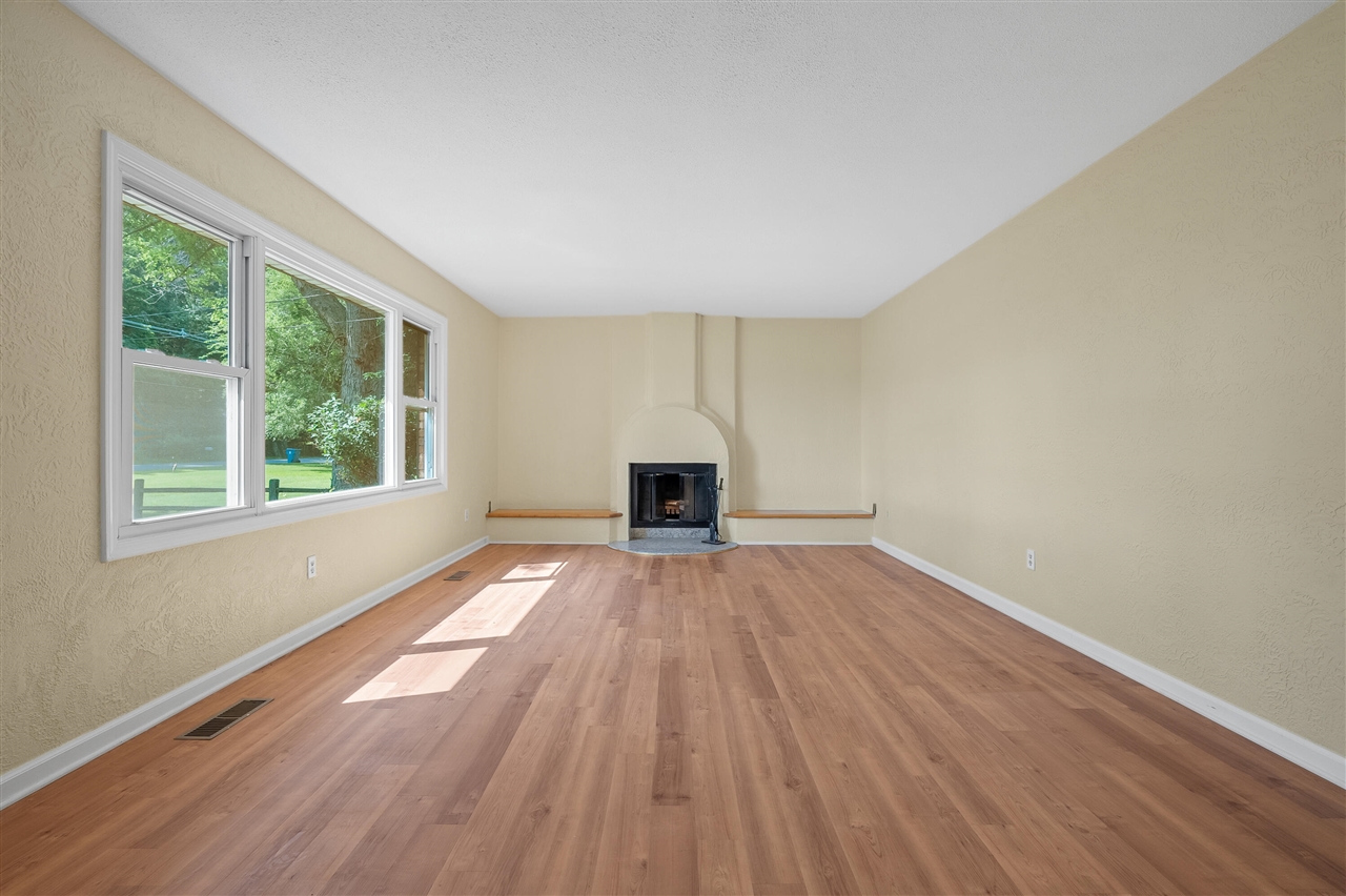 8218 N 37th Street, Richland, MI, 49083-9339